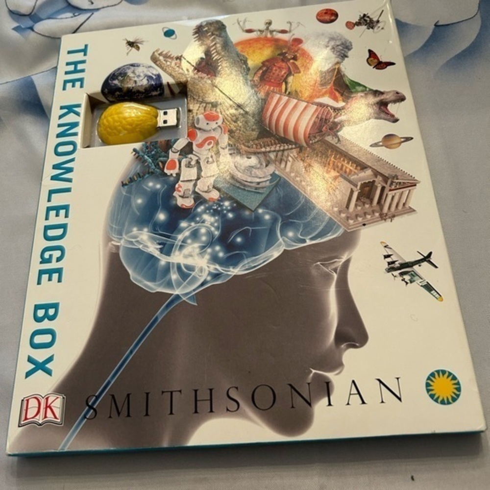 The Knowledge Box by DK Smithsonian - Flash Drive Only